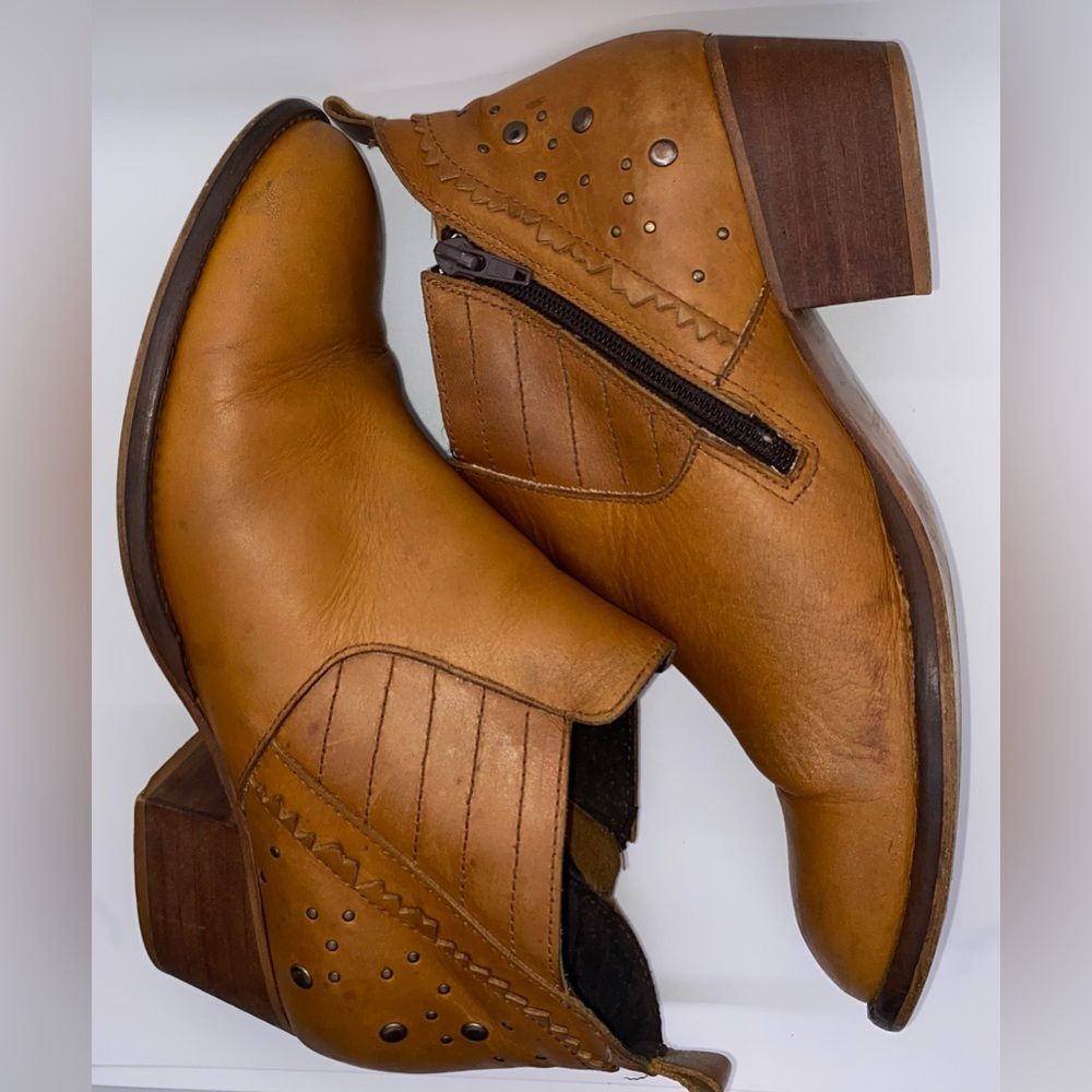 Coolway Leather Studded Western Ankle Boots Sz 9-9.5US 40 EU